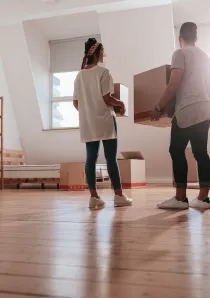 couple_moves_into_apartment