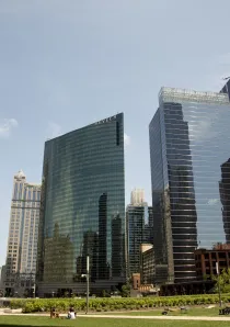glass-sckyscrapers-Chicago-River-South-Branch-Loop_gallery(2)