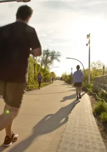 joggers-Bloomingdale-Trail-Humboldt-Park_gallery(2)
