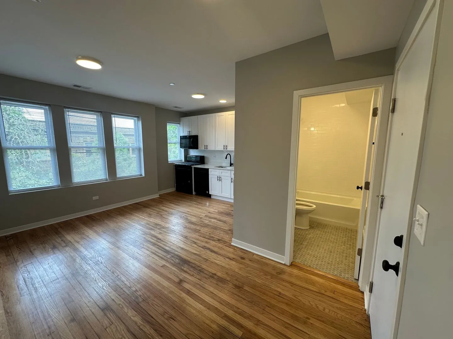 3055 W Leland Ave, , 60625, USA 60625-unit#205-Chicago-IL
