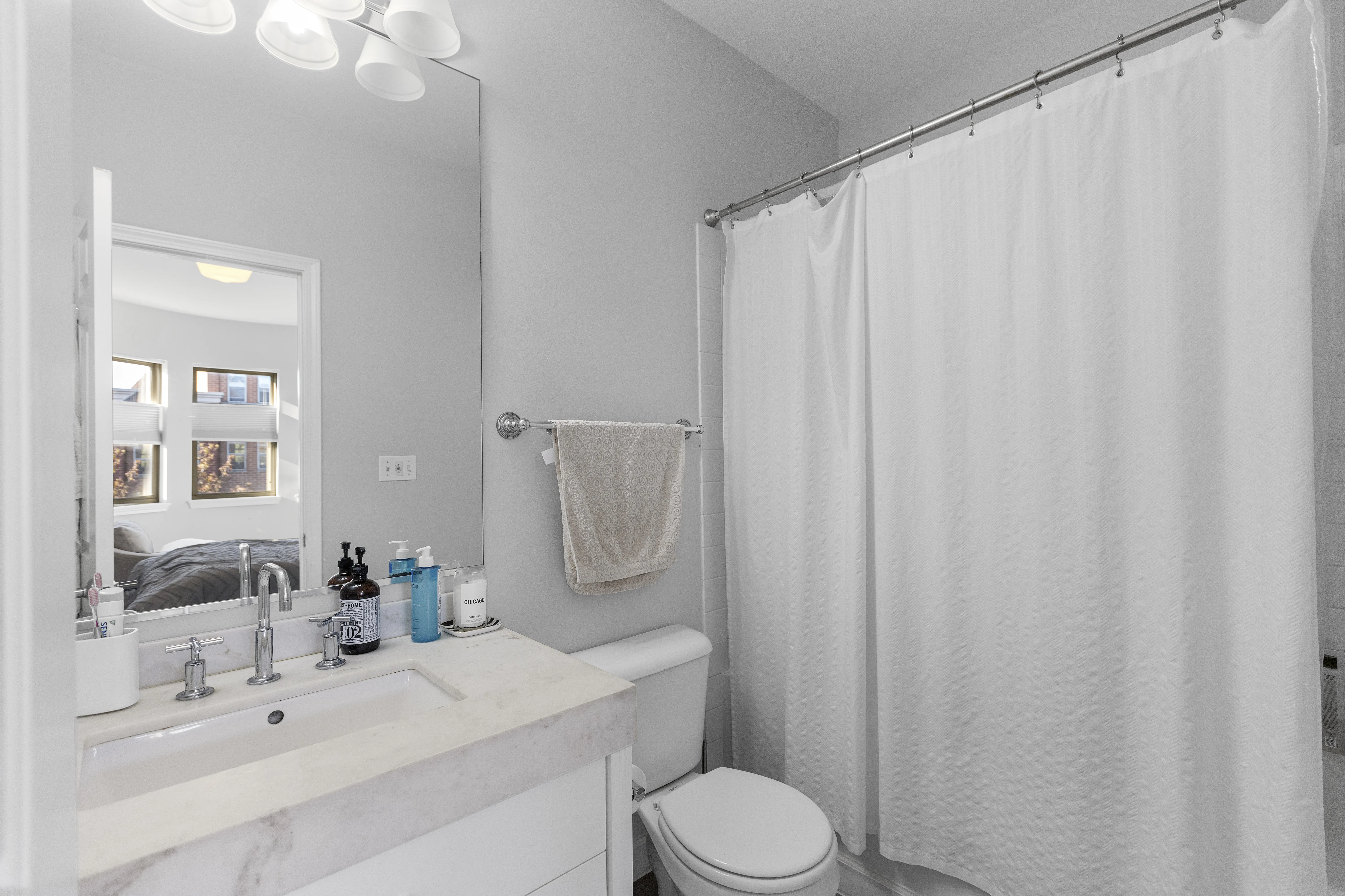 720 W Evergreen Ave, ,  60610, USA 60610-Chicago-IL