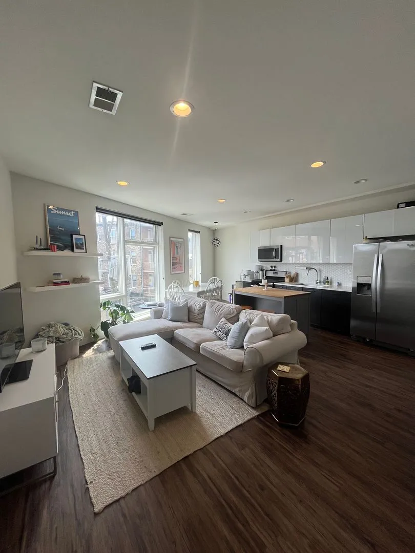 1045 W Cornelia Ave, , 60657, USA 60657-unit#404-Chicago-IL