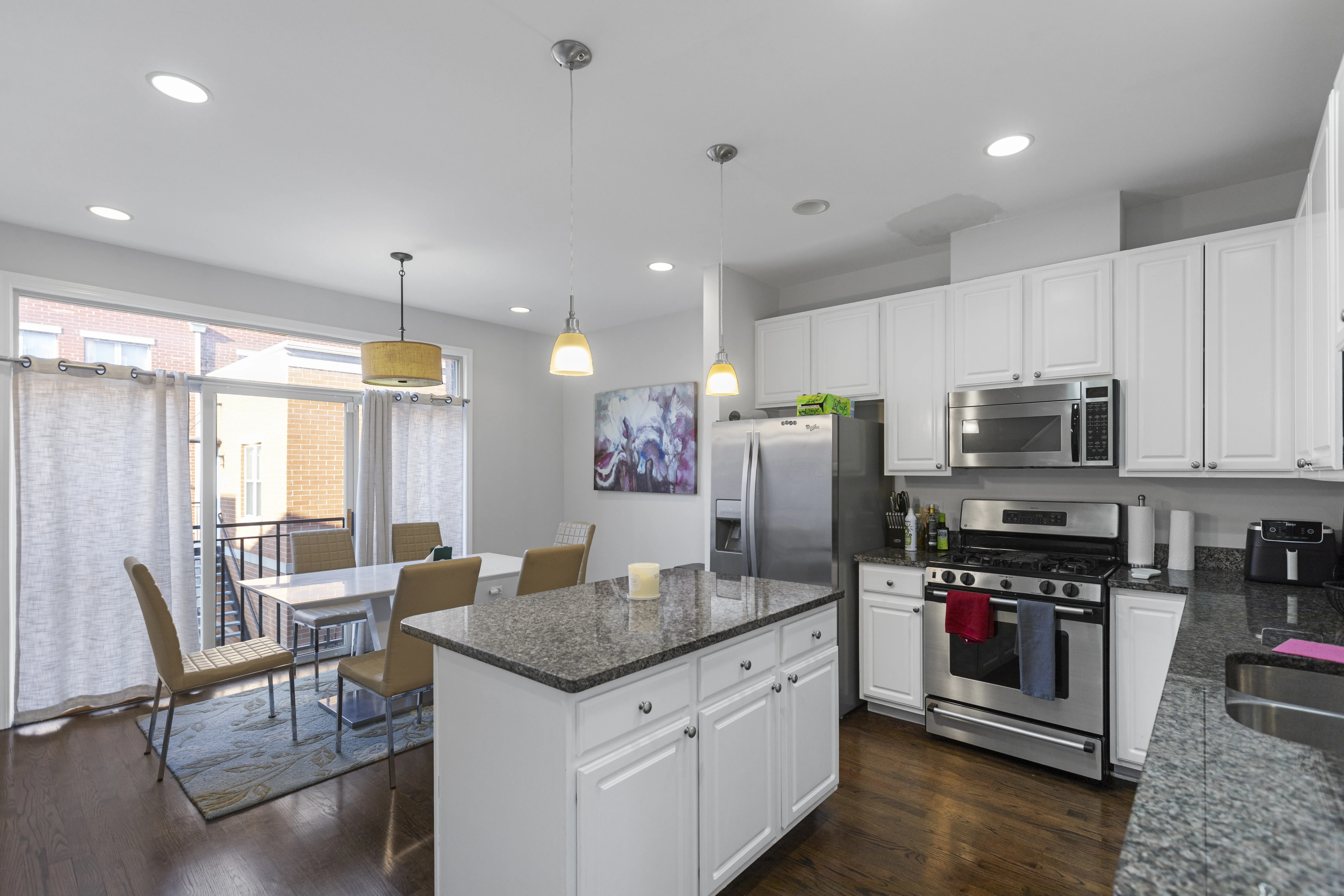 720 W Evergreen Ave, , 60610, USA 60610-Chicago-IL