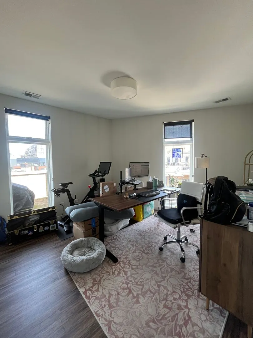 1045 W Cornelia Ave #501, ,  60657, USA 60657-Chicago-IL