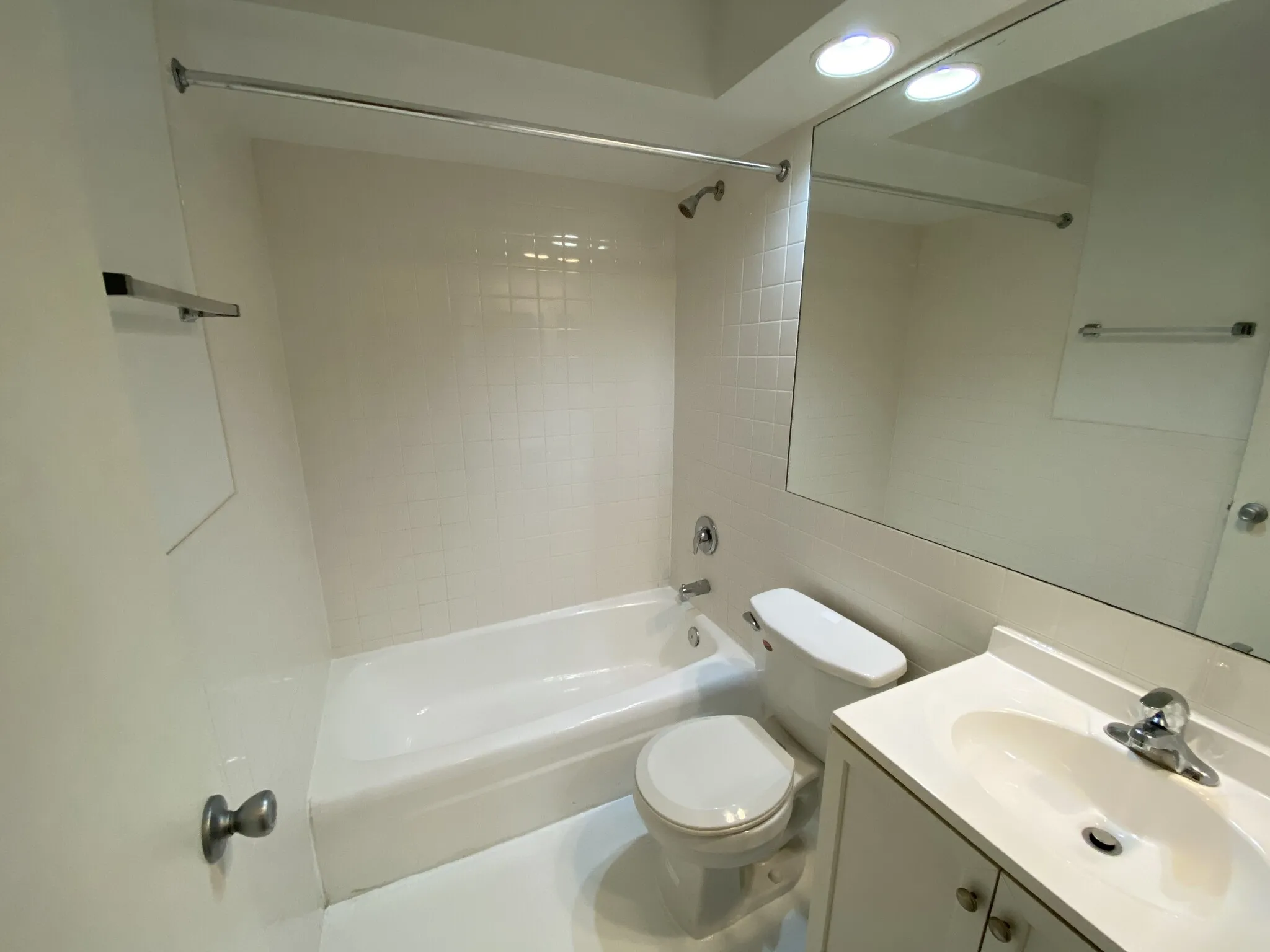 736 W Buena Ave, ,  60613, USA 60613-unit#305-Chicago-IL