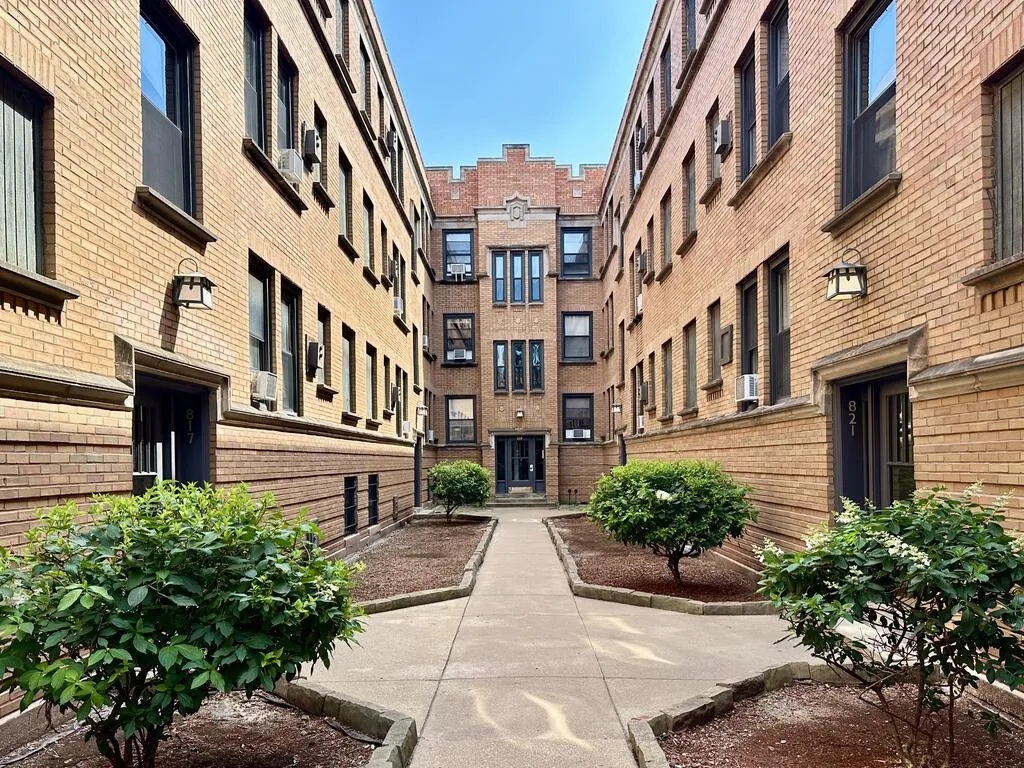 -unit#305-Chicago-IL