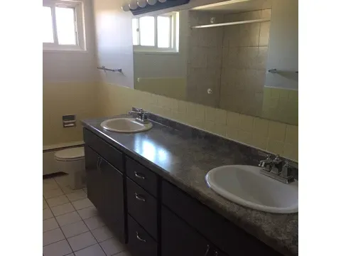 8560 Niles Center Rd, Skokie, 60077, USA 60076-unit#05-Chicago-IL