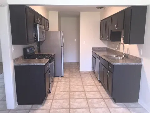 8560 Niles Center Rd, Skokie, 60077, USA 60076-unit#05-Chicago-IL