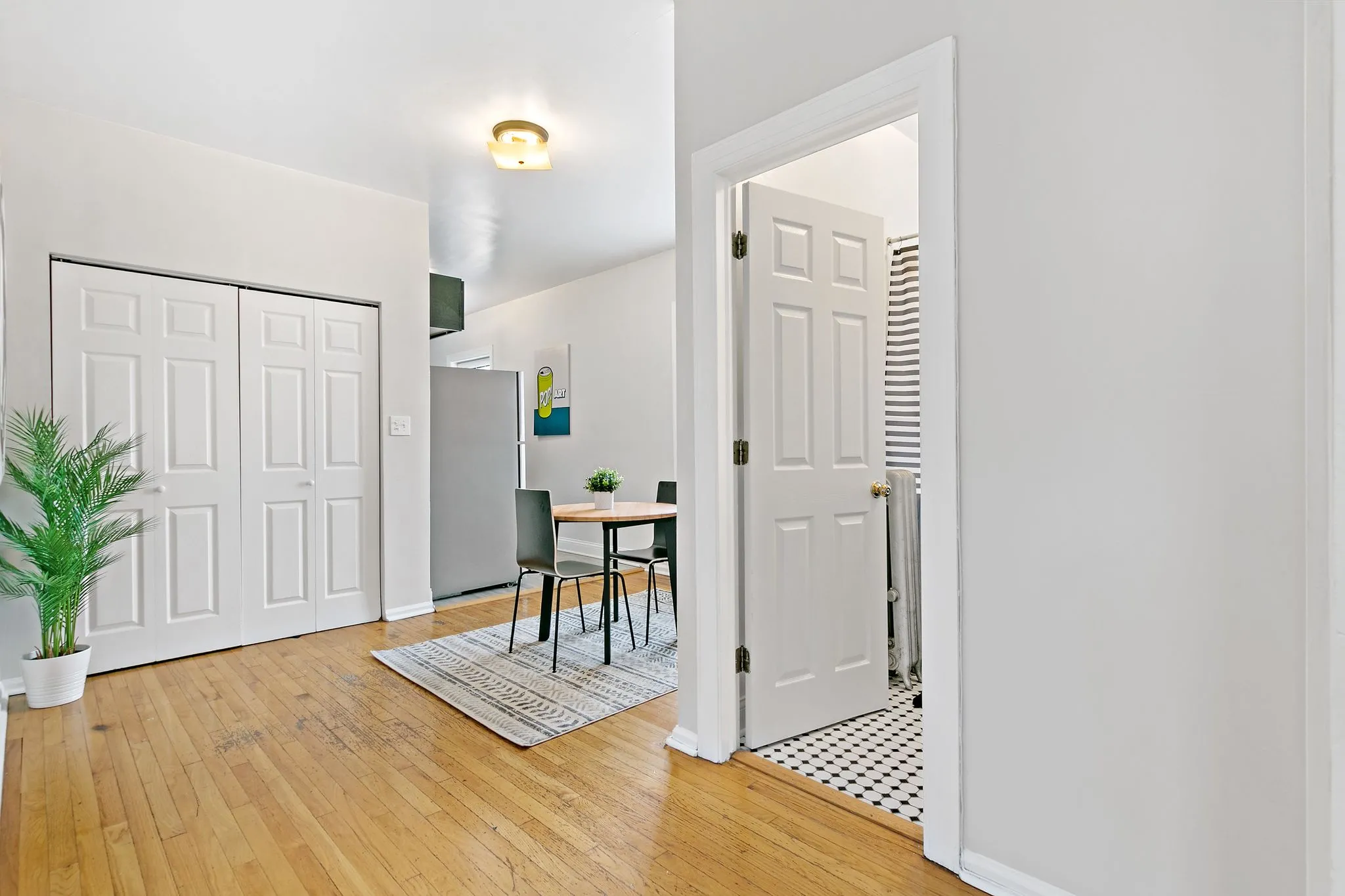 1445 W Lunt Ave, ,  60626, USA 60626-unit#1S-Chicago-IL