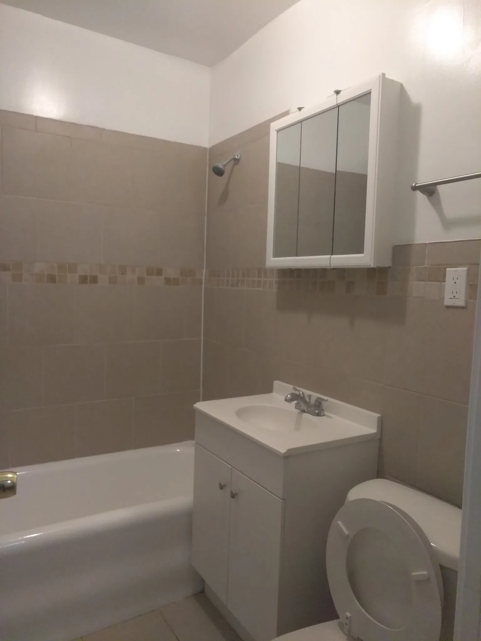 6647 N Greenview Ave, ,  60626, USA 60626-unit#E2-Chicago-IL