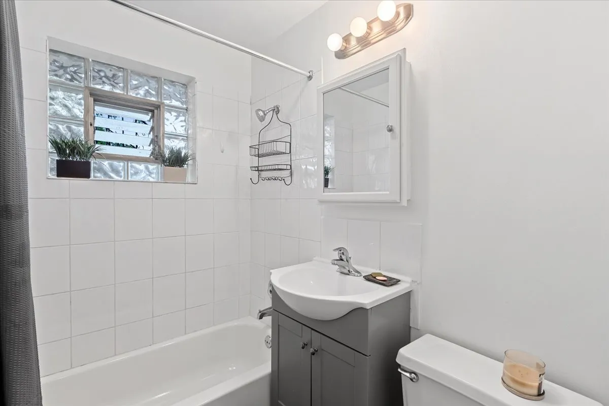 1725 Howard Ave, ,  60018, USA 60018-unit#104-Des Plaines-IL