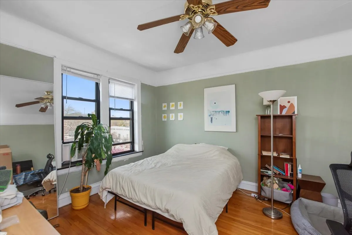 5704 S Harper Ave, ,  60637, USA 60637-unit#404-Chicago-IL