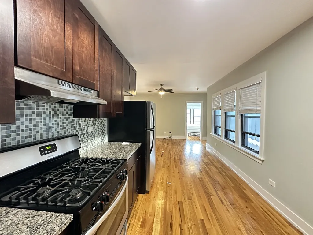 811 Elm St, Winnetka,  60093, USA 60093-unit#209-Chicago-IL