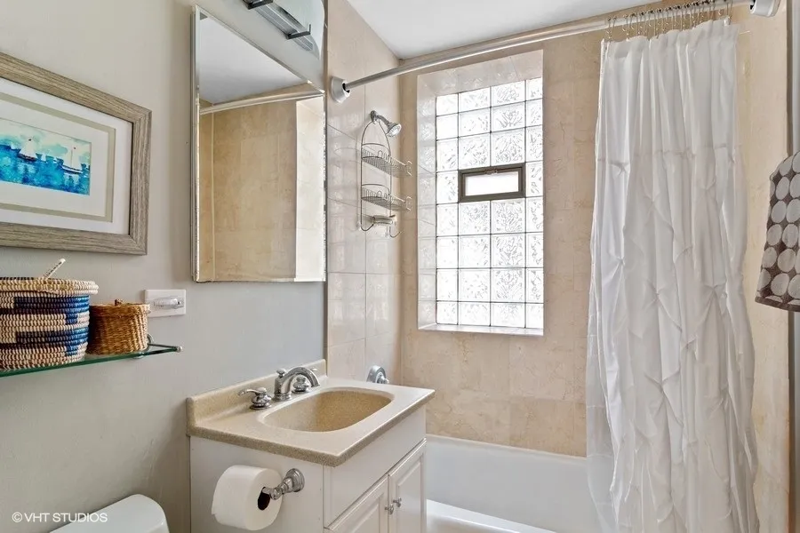 5402 N Kenmore Ave, ,  60640, USA 60640-unit#2E-Chicago-IL