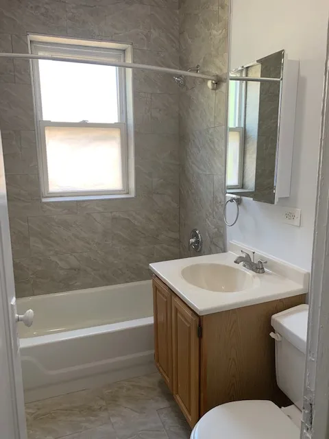 3915 N Southport Ave, ,  60613, USA 60613-unit#1W-Chicago-IL