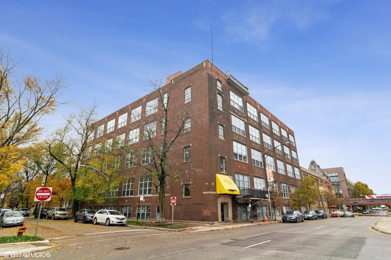 1733 W Irving Park Rd, , 60613, USA 60613-unit#309-Chicago-IL