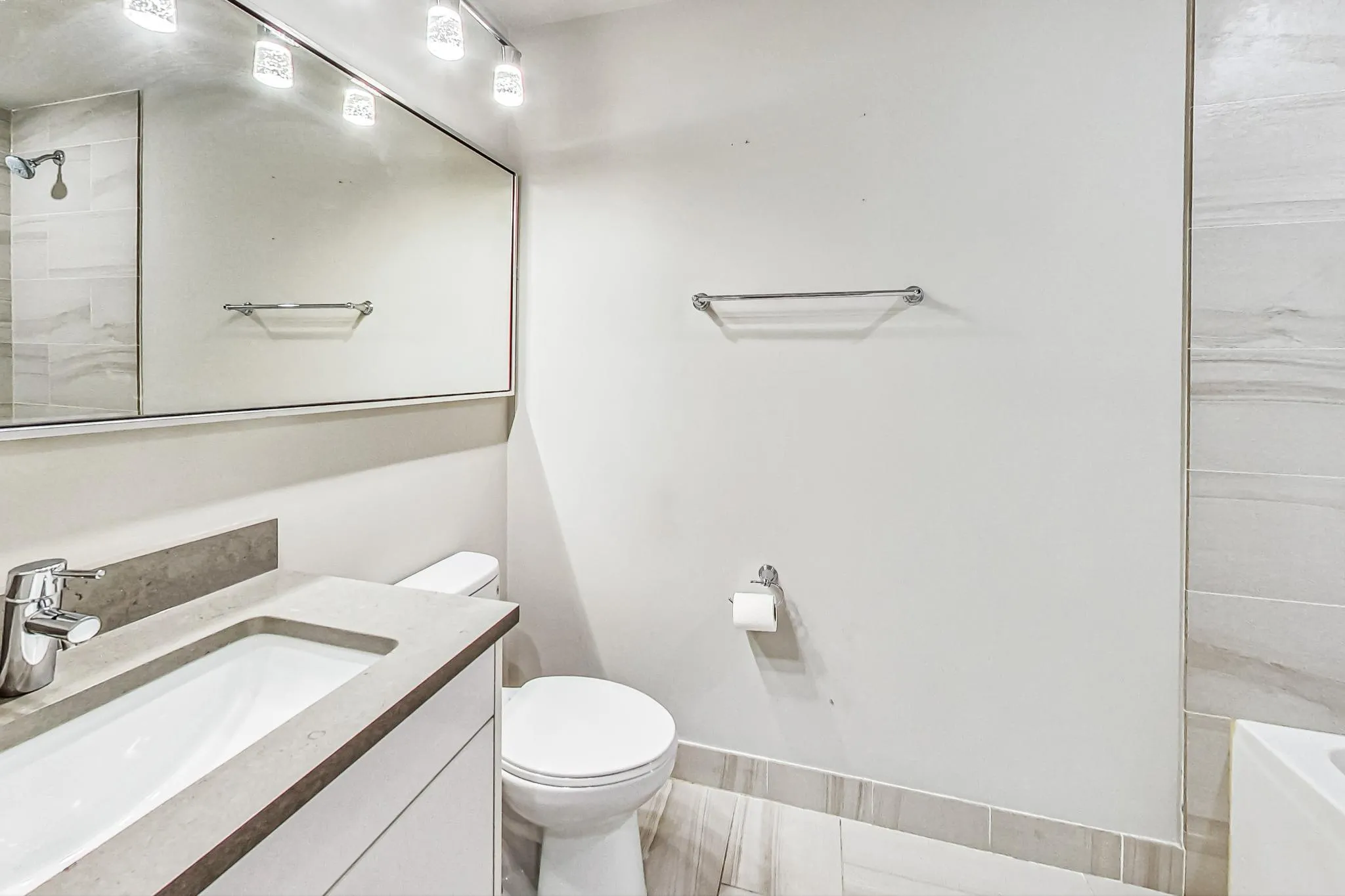 1639 W Grand Ave, ,  60622, USA 60622-unit#201-Chicago-IL