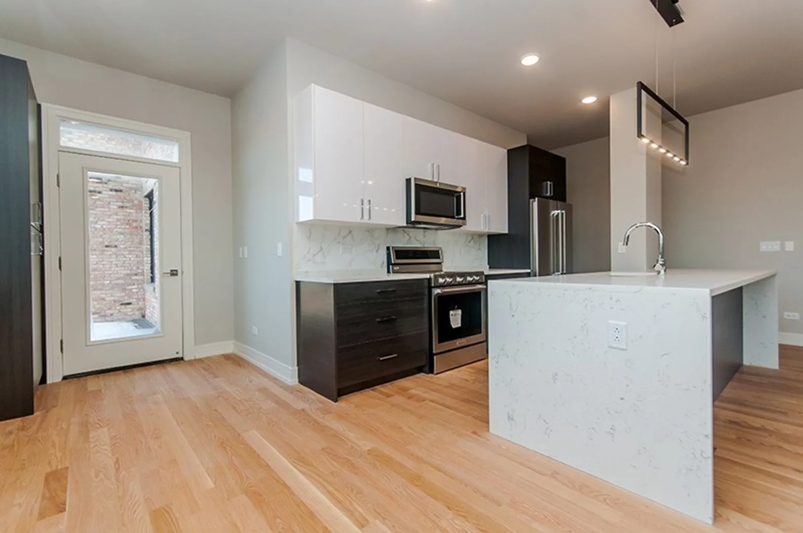 1639 W Grand Ave, ,  60622, USA 60622-unit#201-Chicago-IL