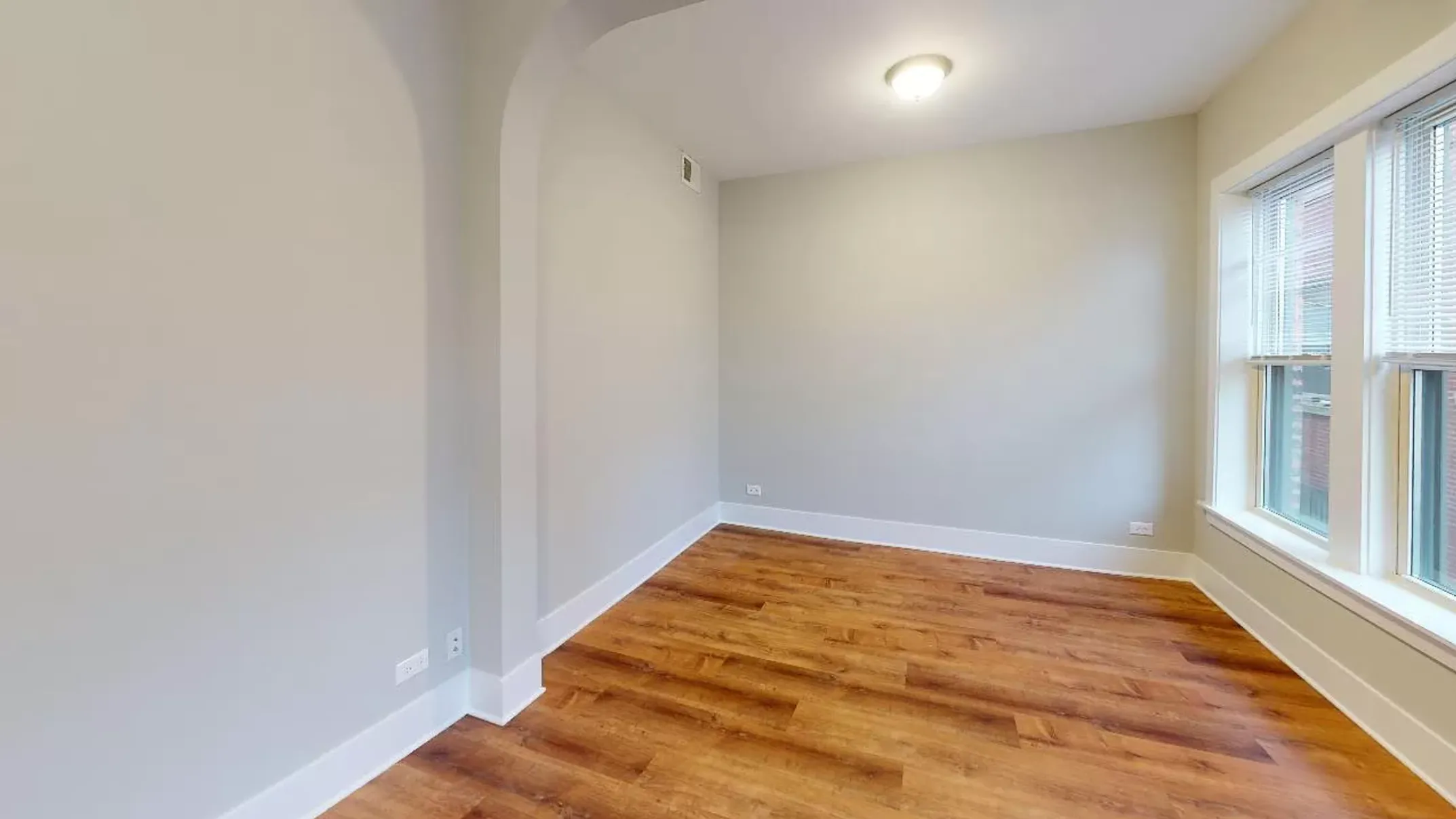 1027 E Hyde Park Blvd, ,  60615, USA 60615-unit#2-Chicago-IL