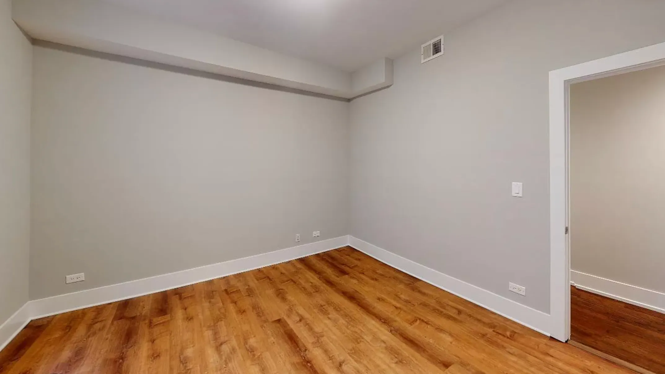 1027 E Hyde Park Blvd, ,  60615, USA 60615-unit#2-Chicago-IL