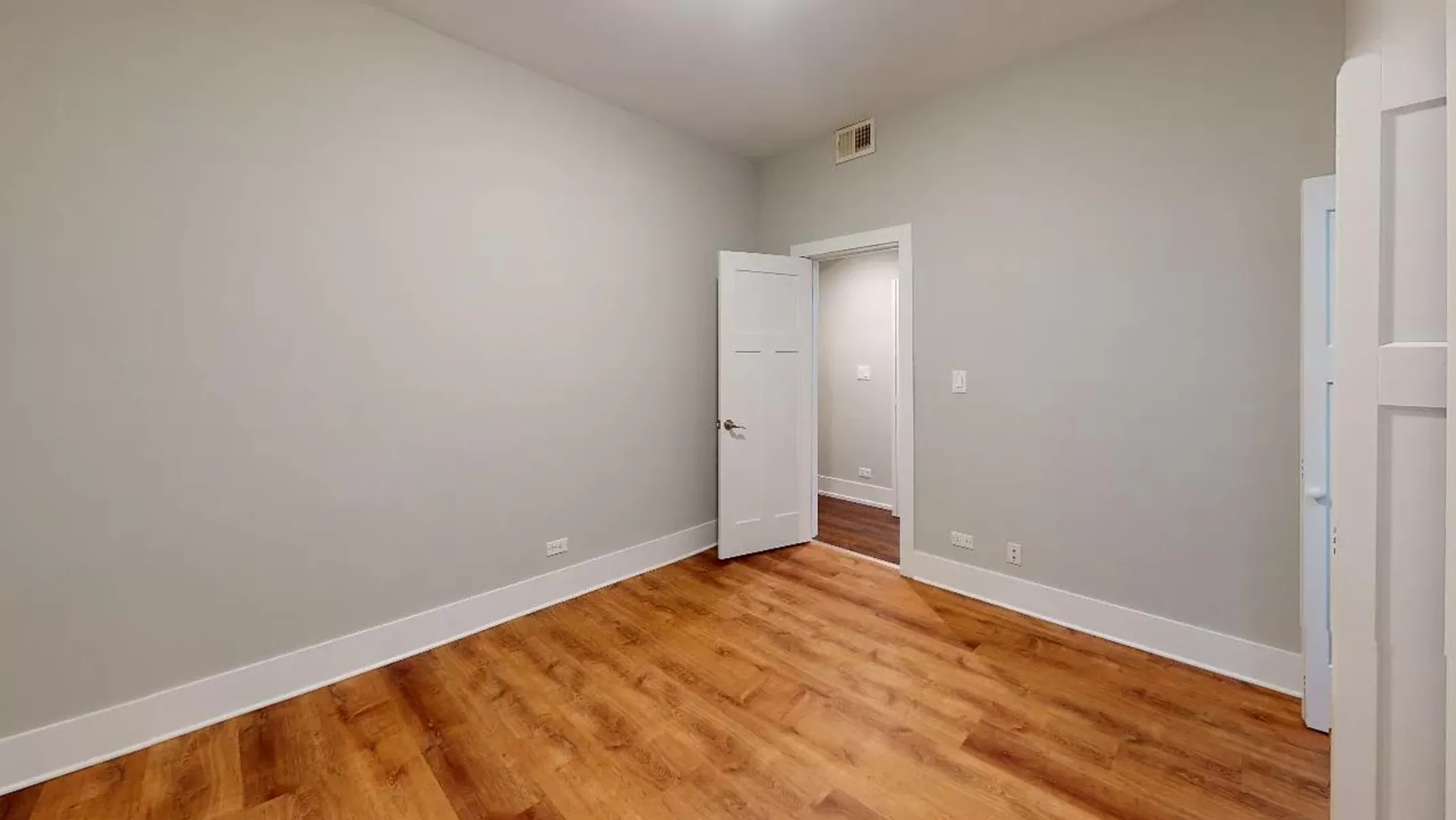 1027 E Hyde Park Blvd, ,  60615, USA 60615-unit#2-Chicago-IL