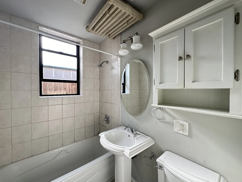 750 W Addison St, ,  60613, USA 60613-unit#G-Chicago-IL