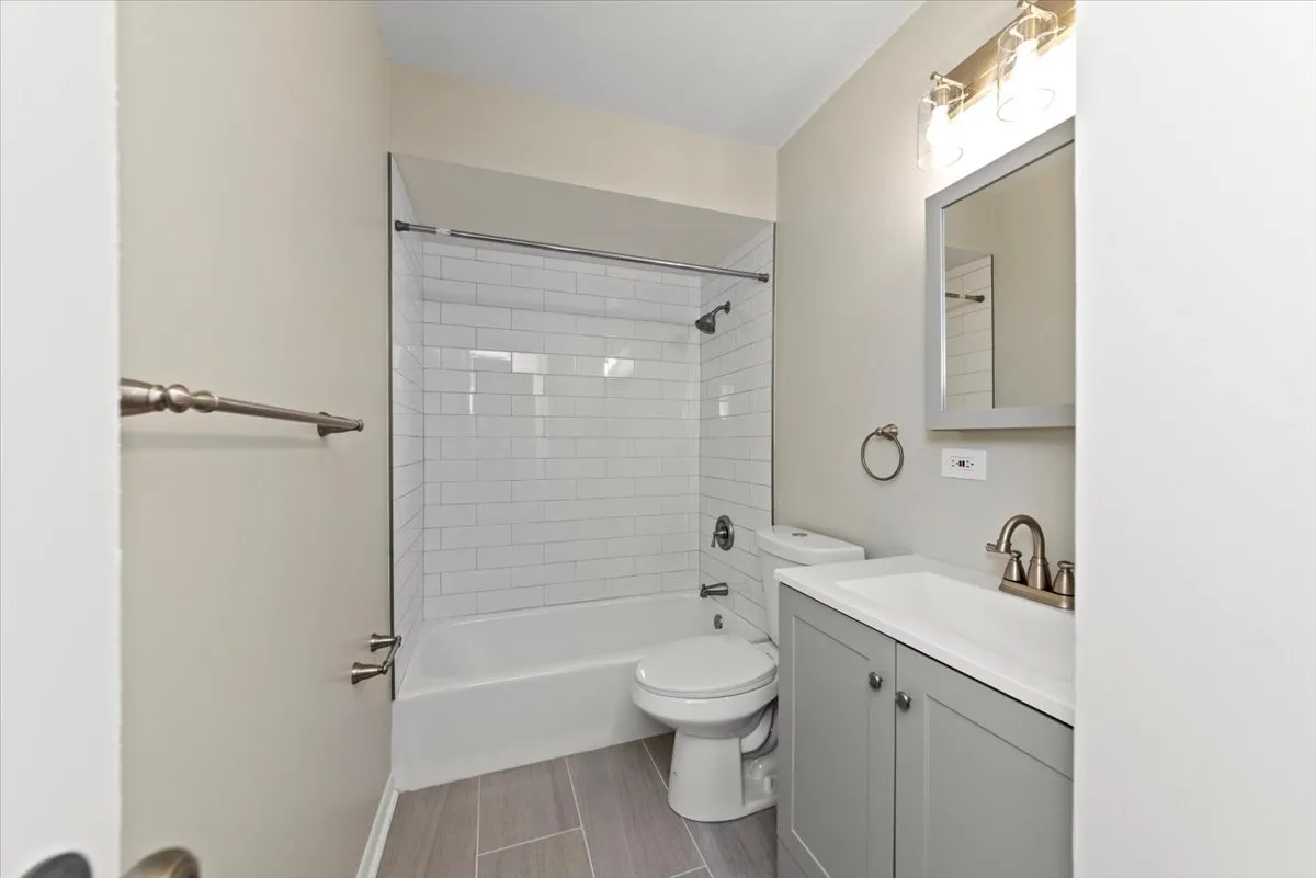 241 E Main St, ,  60047, USA 60047-unit#303-Lake Zurich-IL