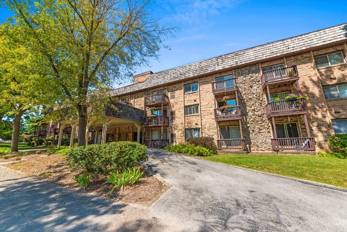241 E Main St, ,  60047, USA 60047-unit#303-Lake Zurich-IL
