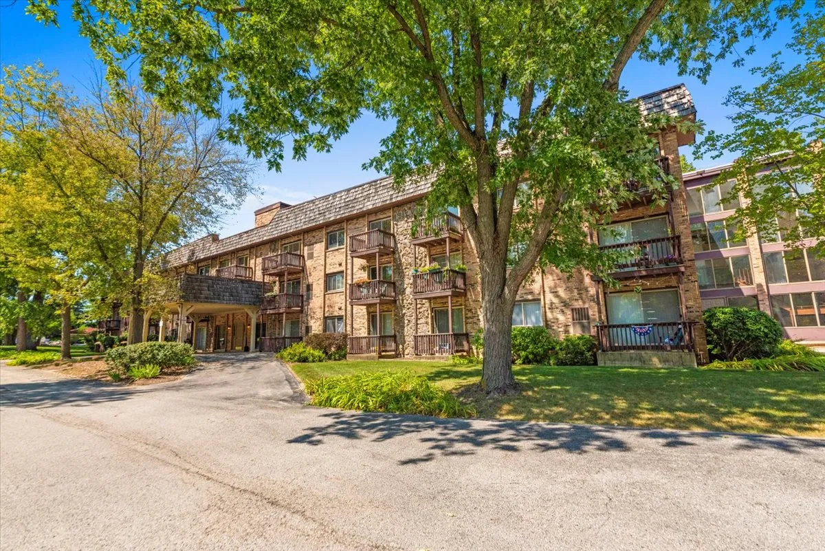 241 E Main St, ,  60047, USA 60047-unit#303-Lake Zurich-IL