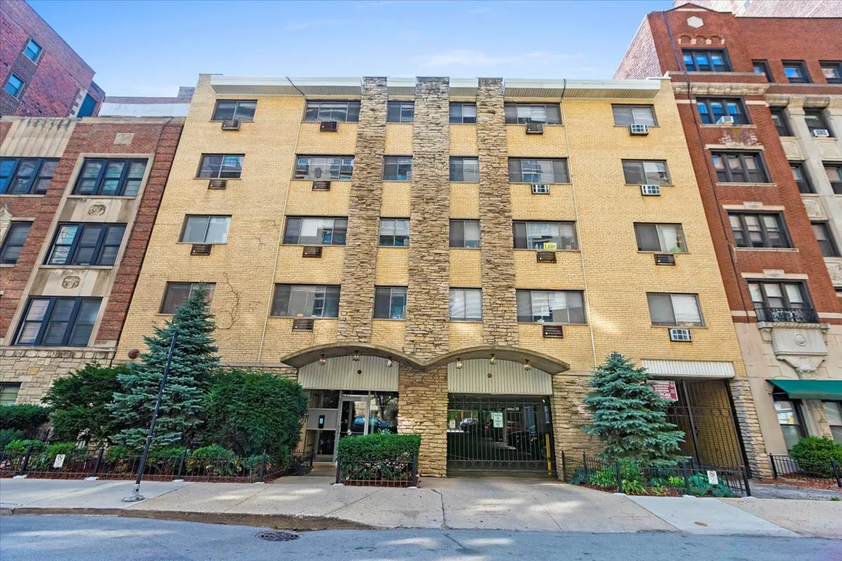 417 W Roscoe St, Chicago, 60657, USA 60657-unit#305-CHICAGO-IL