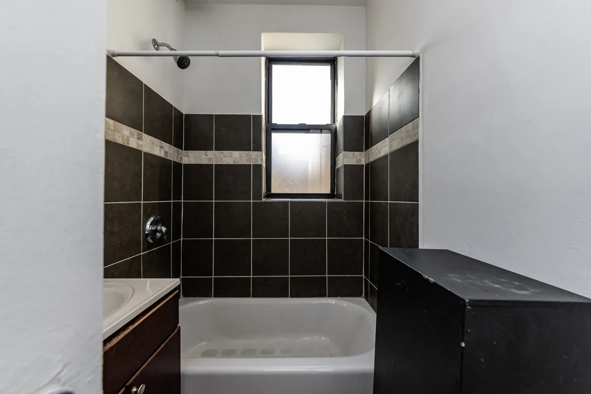 5704 S Harper Ave, ,  60637, USA 60637-unit#101-Chicago-IL