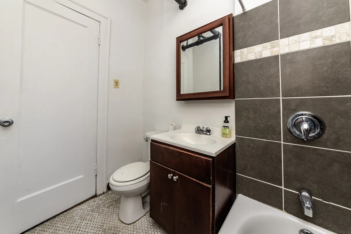 5704 S Harper Ave, ,  60637, USA 60637-unit#101-Chicago-IL