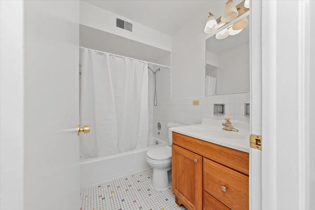 , 60660, USA 60660-unit#101-Chicago-IL