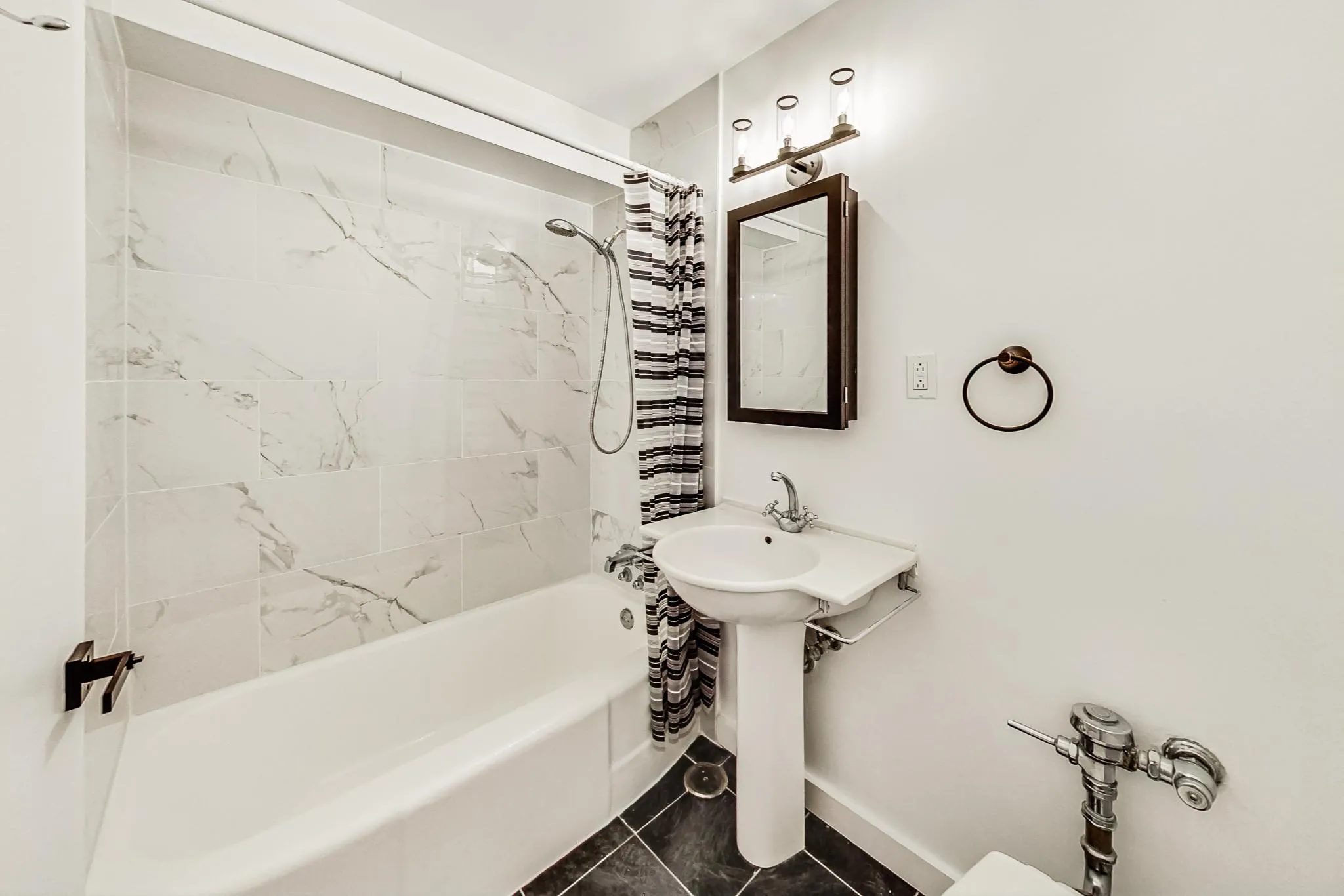 356 W Surf St, ,  60657, USA 60657-unit#306-Chicago-IL