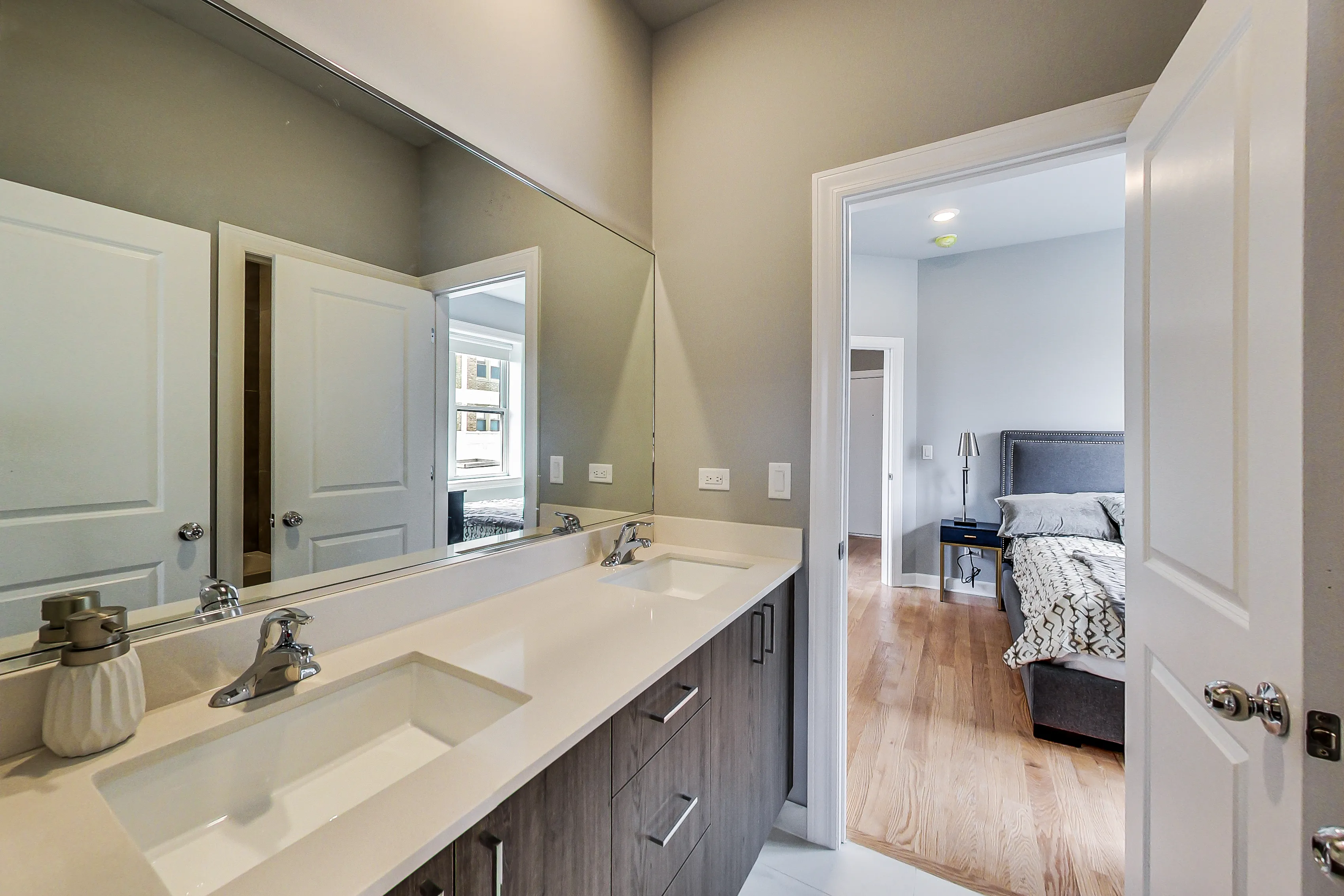 5126 S Kenwood Ave, ,  60615, USA 60615-unit#303-Chicago-IL