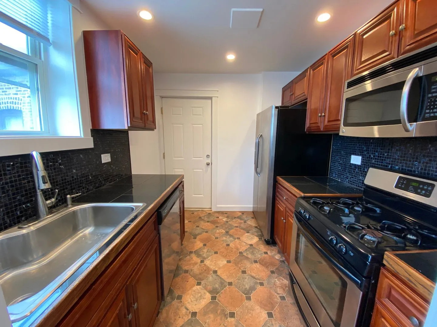 6305 N Washtenaw Ave, ,  60659, USA 60659-unit#1-Chicago-IL