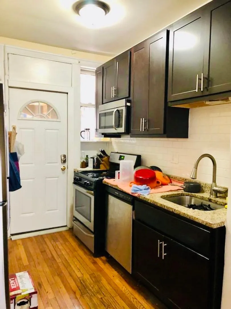 1329 W Touhy Ave, ,  60626, USA 60626-unit#2S-Chicago-IL