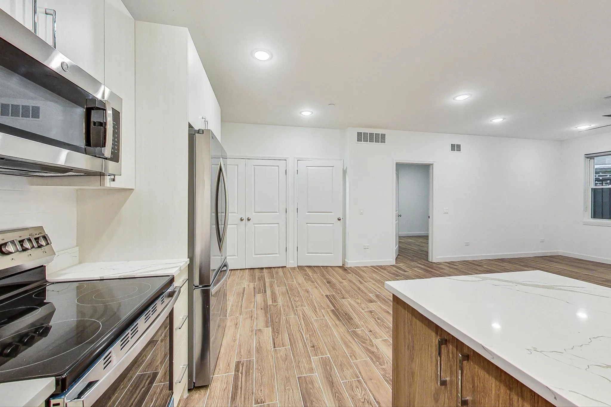 6122 S University Ave, ,  60637, USA 60637-unit#201-Chicago-IL