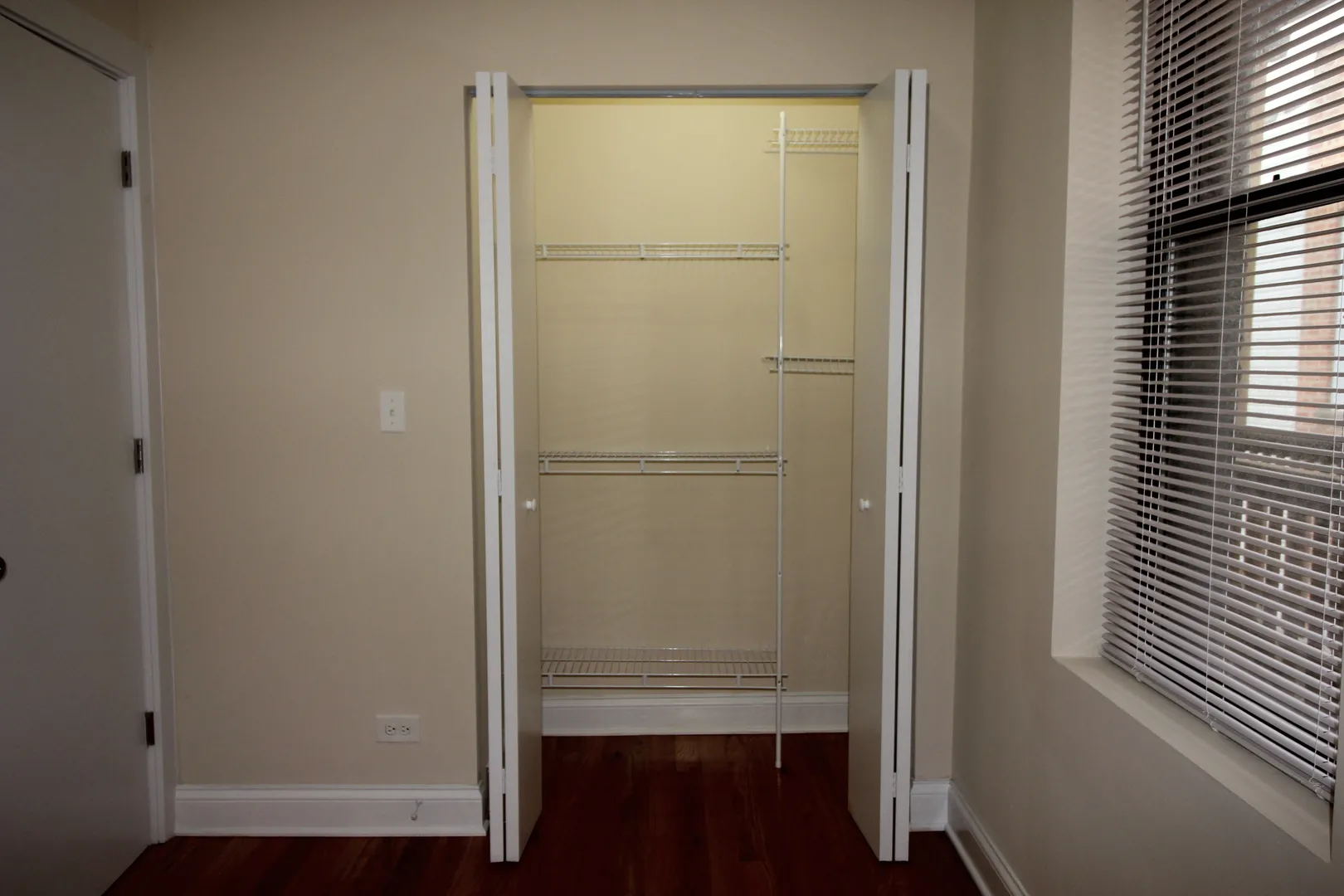2540 W Augusta Blvd, ,  60622, USA 60622-unit#1R-Chicago-IL