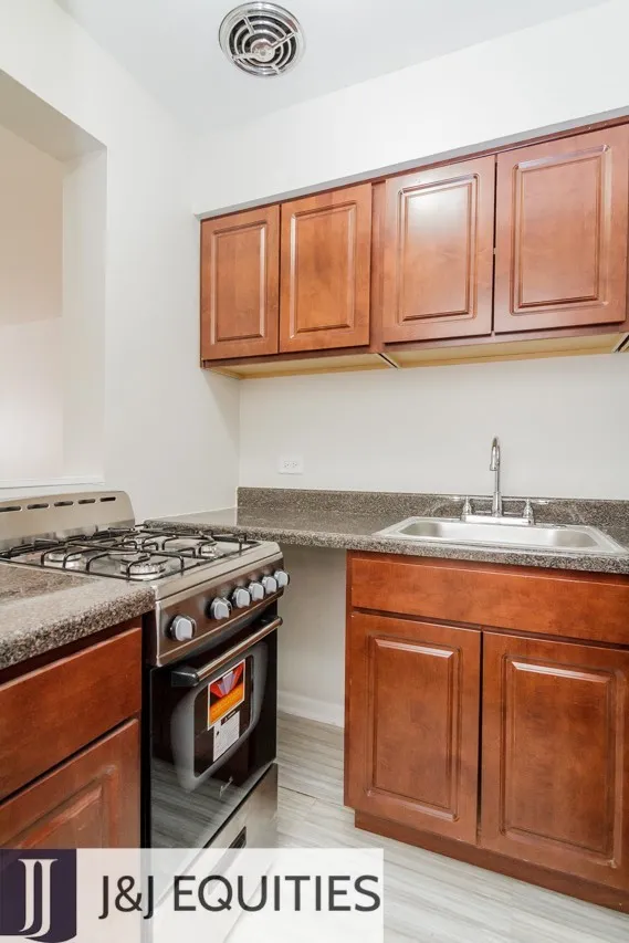 1040 W Hollywood Ave, ,  60660, USA 60660-unit#201-Chicago-IL