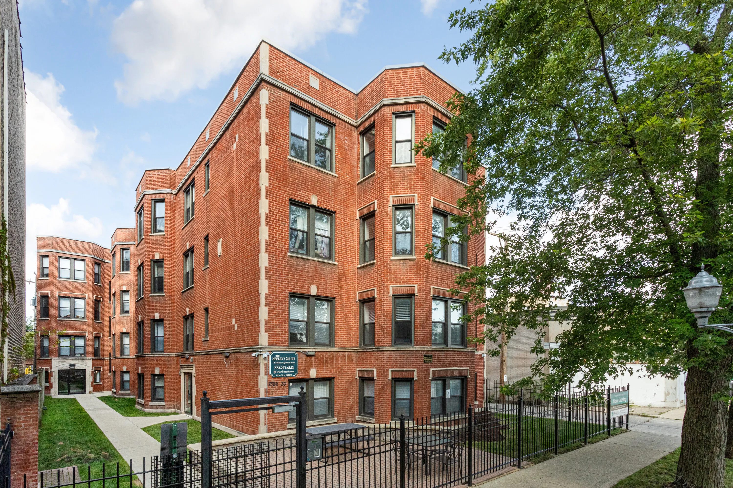 7526 N SEELEY AVE 60645-The Seeley Court-Chicago-IL