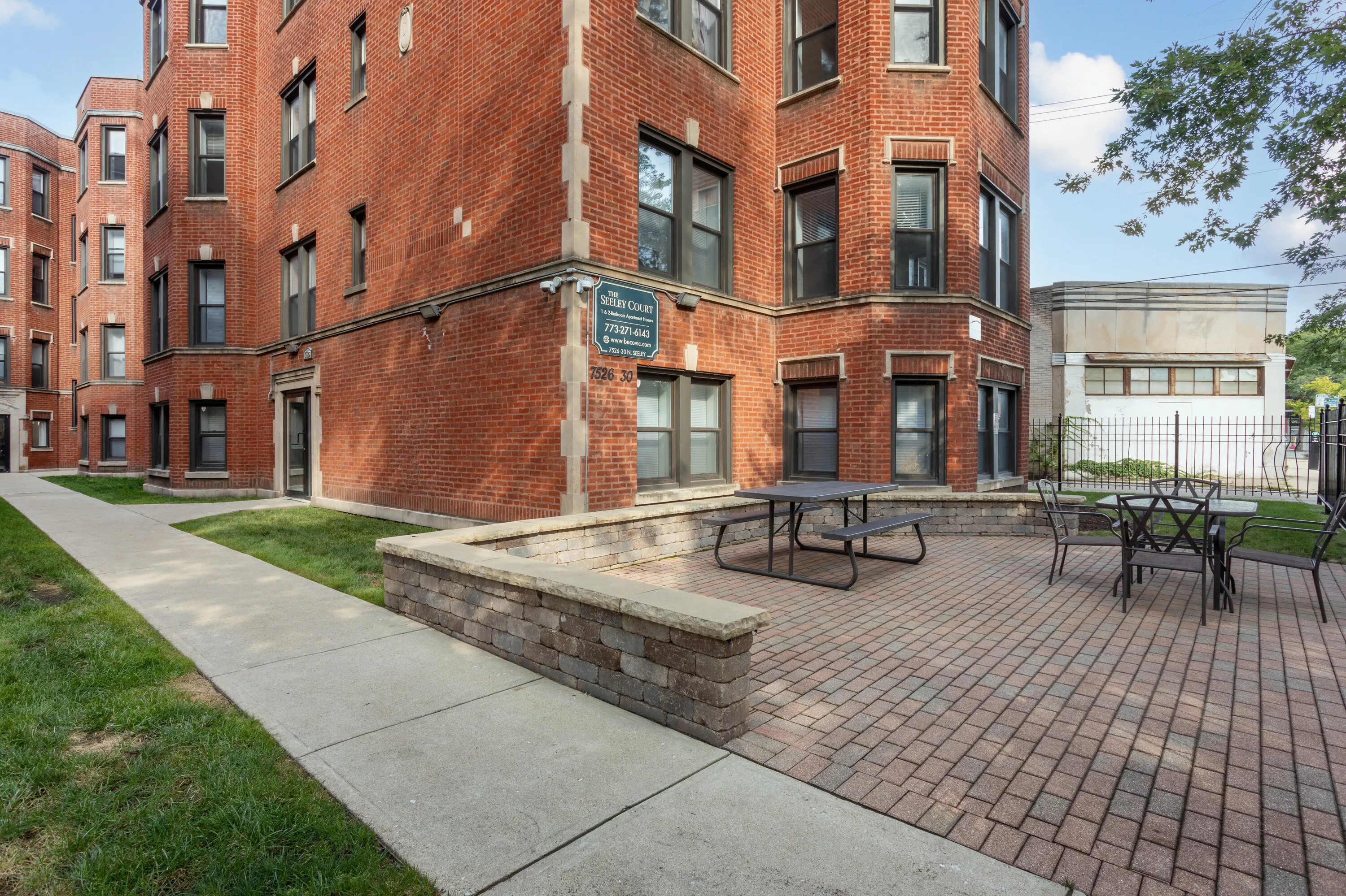 7526 N SEELEY AVE 60645-The Seeley Court-Chicago-IL