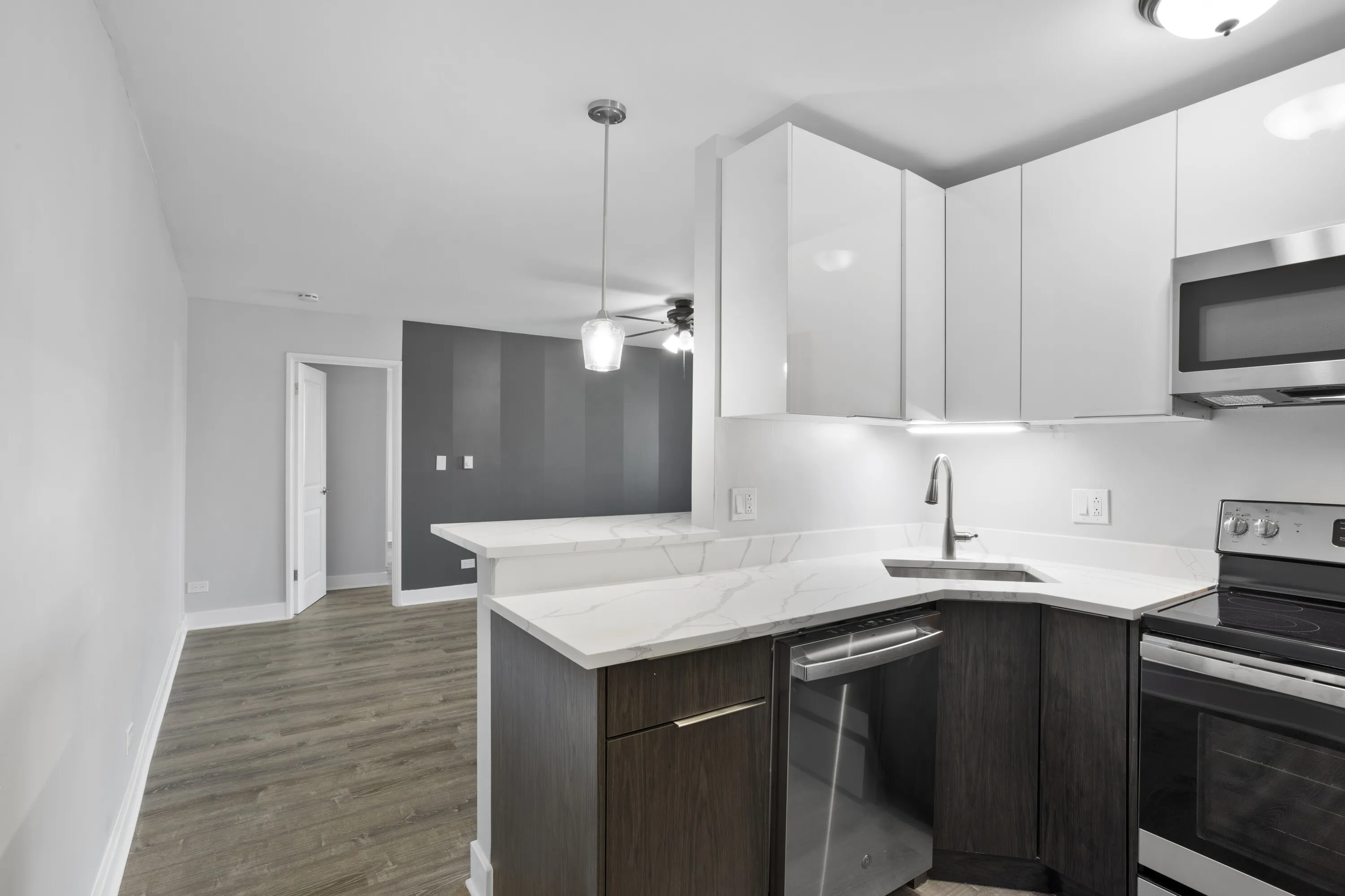 7526 N SEELEY AVE 60645-The Seeley Court-Chicago-IL