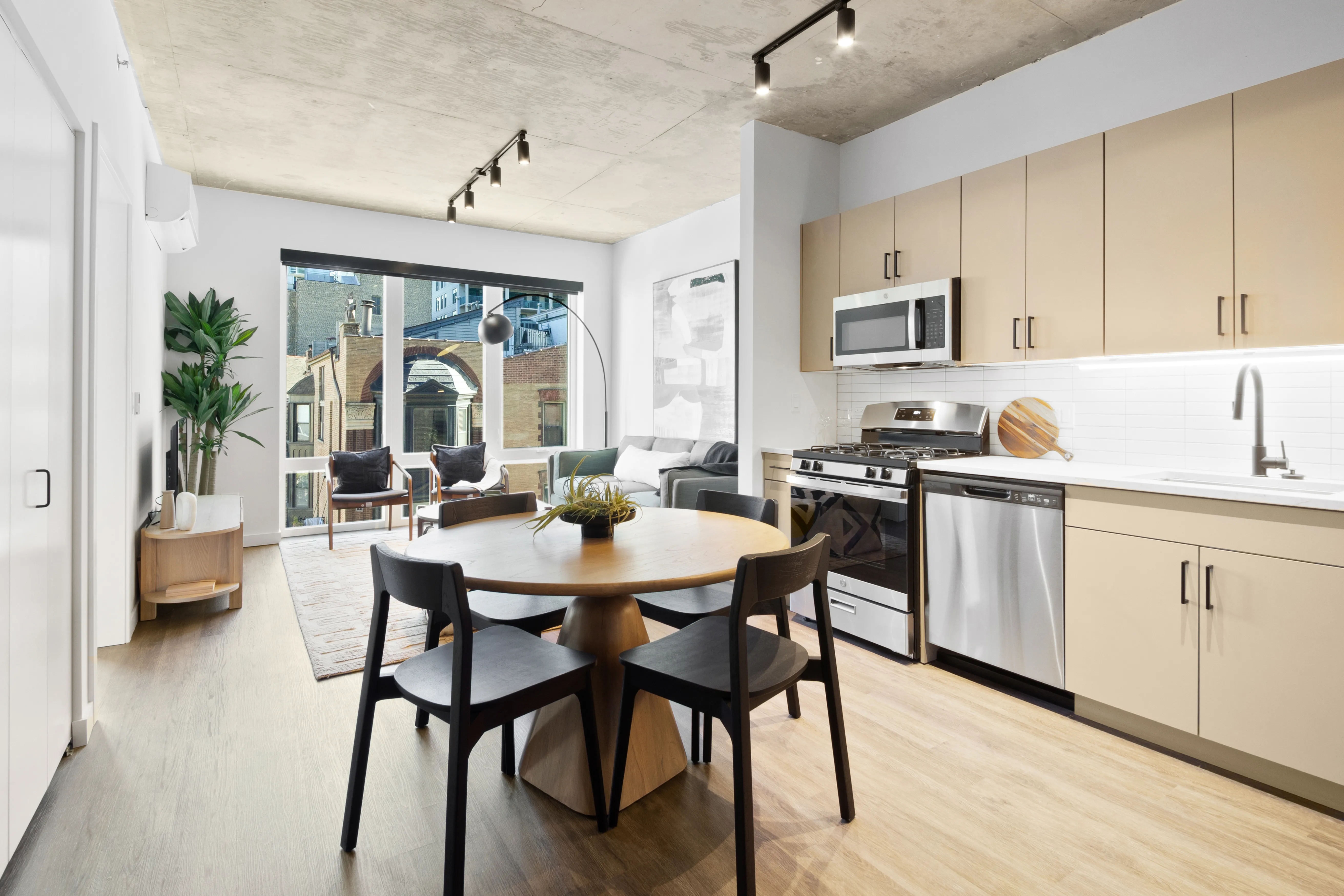 Hugo Apartments for Rent Chicago Domu