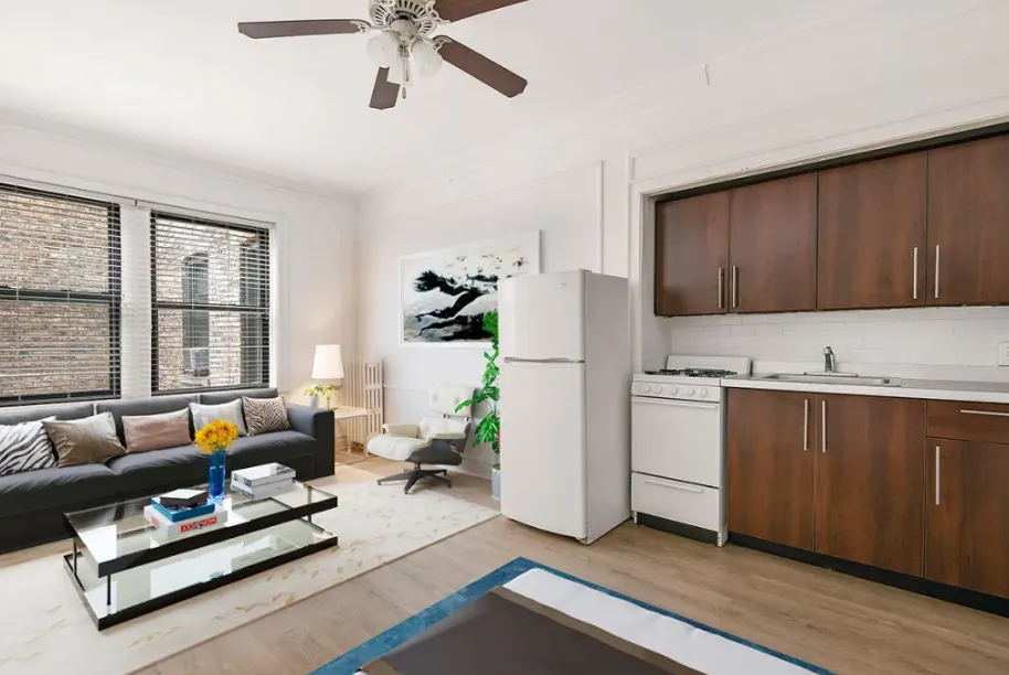 1049 West Oakdale Apartments