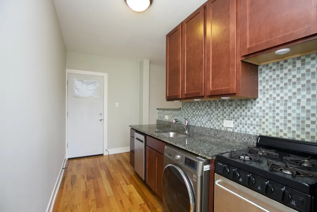 2900 N MDRED AVE 60657-2900-14 North Mildred-Chicago-IL