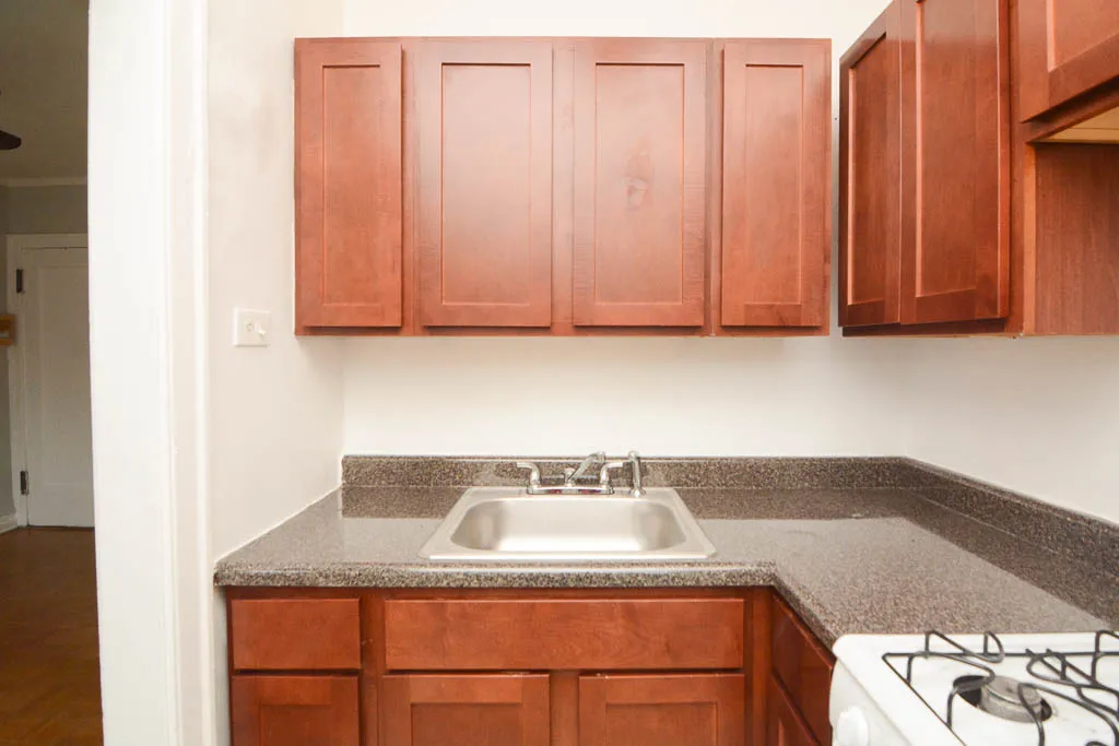 711 W Belmont Apartments