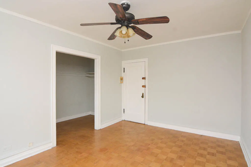 711 W Belmont Apartments