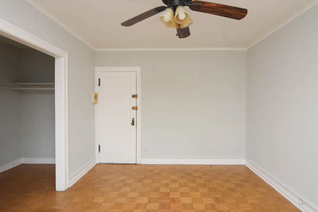 711 W Belmont Apartments