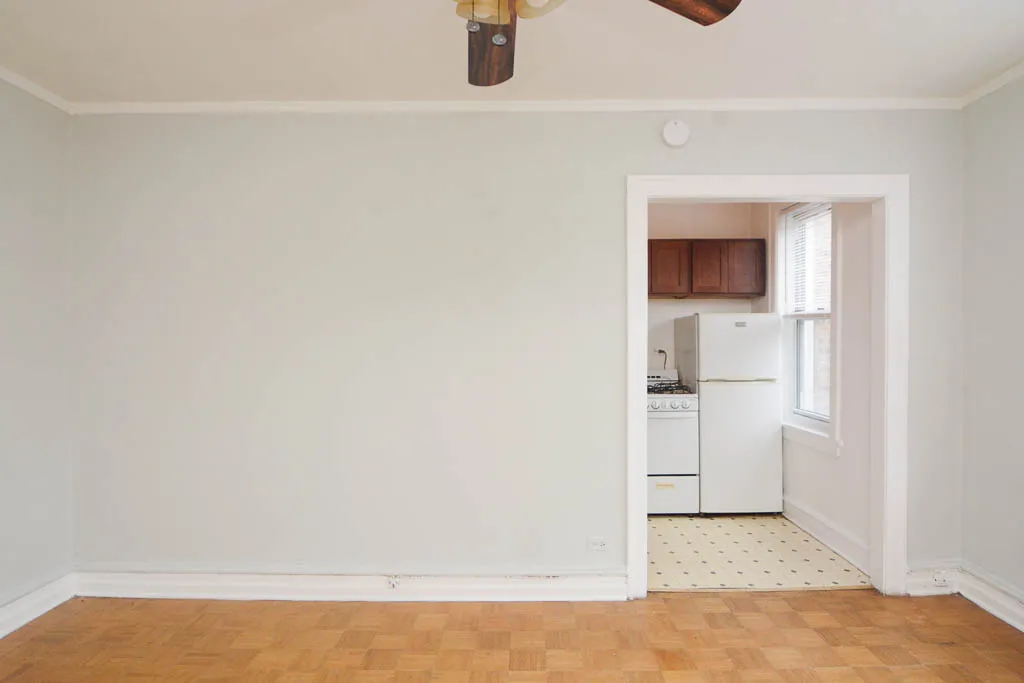 711 W Belmont Apartments